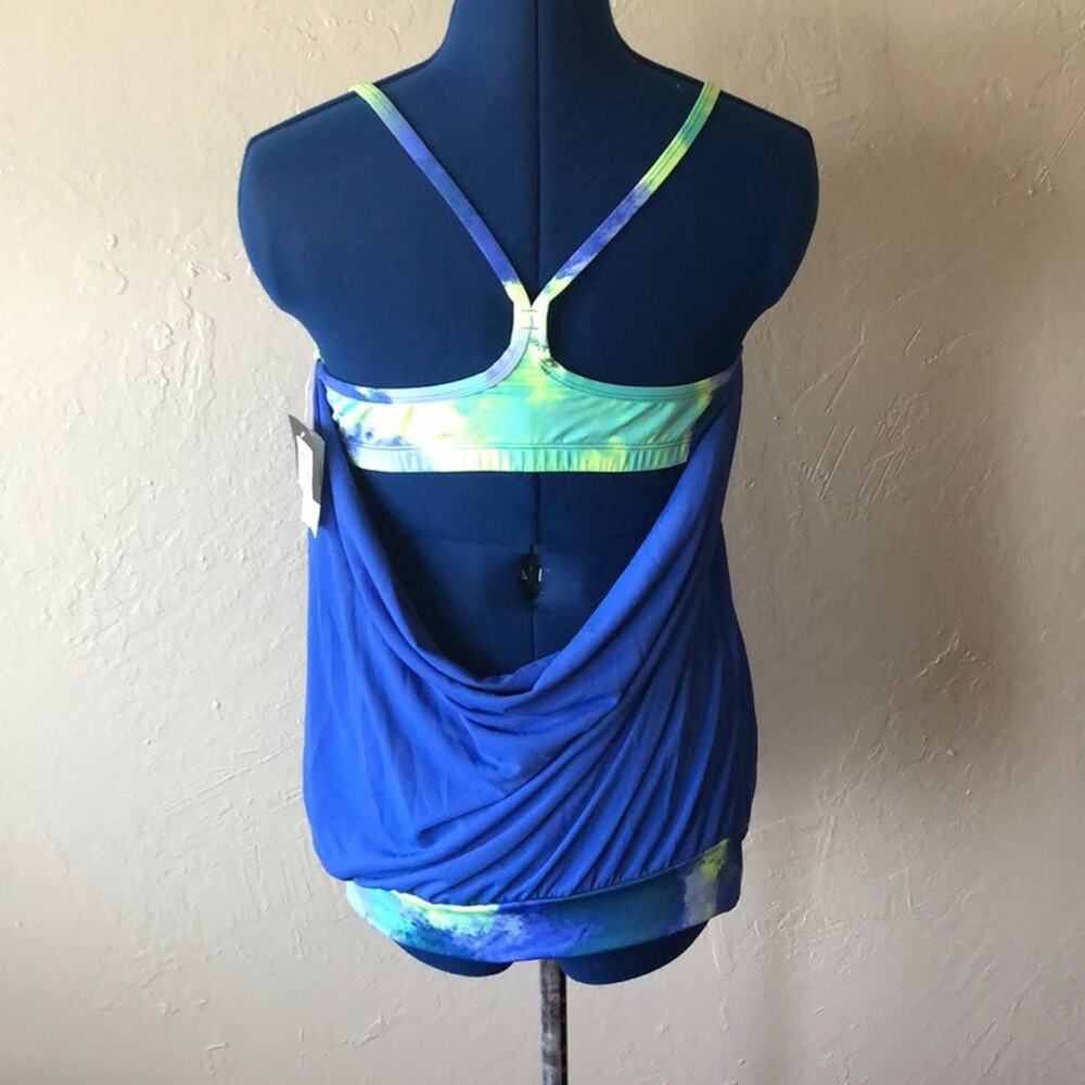 NWT Nike Built-in Bra Tank Top Size S